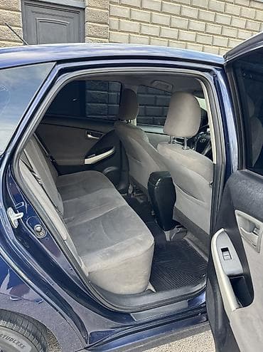 Toyota Prius: 2014 г., 1.8 л, Вариатор — 9