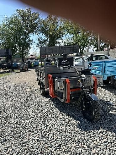 Легкий грузовик at lalafo.kg Легкий грузовик