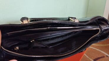 бу чехол: 100 сом. Сумка б/у, в хорошем состоянии. Не работает наружный замок — 3