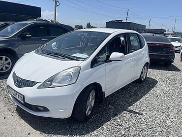 toyota comry: Honda Jazz: 2010 г., 1.4 л, Робот, Бензин, Хэтчбэк — 3