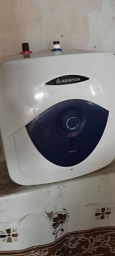 Водонагреватель накопительный Ariston (настенный, компактный) - Тип at lalafo.kg Водонагреватель накопительный Ariston (настенный, компактный) - Тип