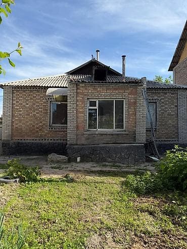 кызыл ата: 🏡 Продаётся уютный дом в ж/м Бакай-Ата! ✨ Просторный кирпичный дом — 9