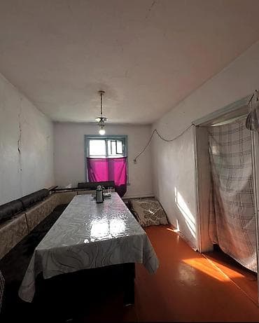Кыймылсыз мүлк: 🏡 Продается дом в Сокулуке! 📍 Всего 200 метров от трассы! 🏠 Площадь — 9