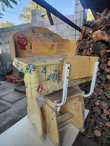 офисный стол с тумбой: Детская парта 
Отдам 200сом 
рн. Кудайберген — 1
