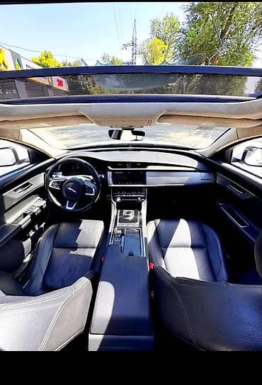 Продажа авто: Jaguar XF: 2020 г., Автомат, Седан — 3