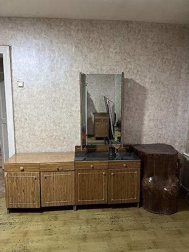шифе: Срочно продаётся диван шифоньер 5000 сом кровать 🛌 4000 сом зеркало — 3