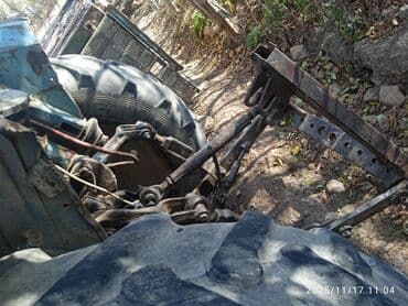 Тракторы ВТЗ: Трактор с навесным оборудованием (плуг) Описание: - Колёсный трактор — 4