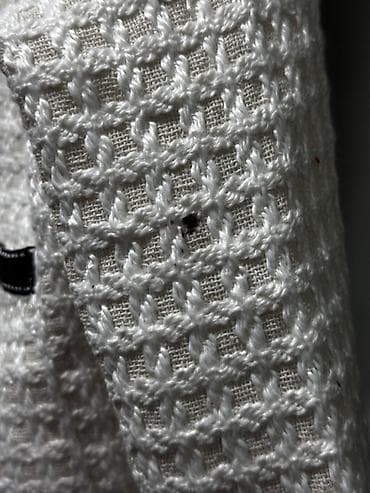 дордой женские куртки: Женское пальто-жакет цвета айвори 350 сом - Размер на бирке: S — 4