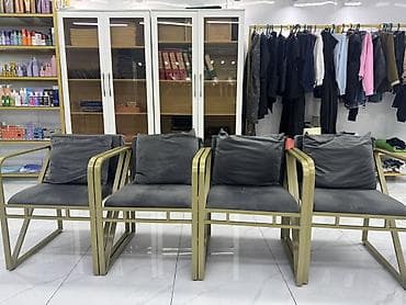 кресло кожанное: Кресло - Каркас: металл, окраска под сатиновое золото. Жесткая — 1