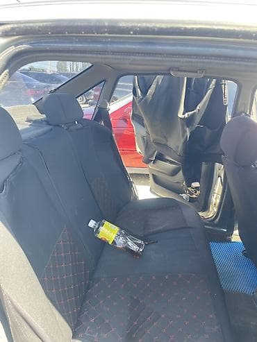 жигули богажник: Седан серебристого цвета. Основные характеристики: - Кузов: 4‑дверный — 7