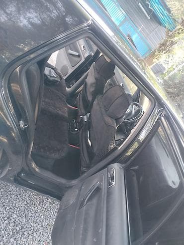 Продажа авто: Volkswagen Golf: 2003 г., 2.3 л, Механика, Газ, Хэтчбэк — 10