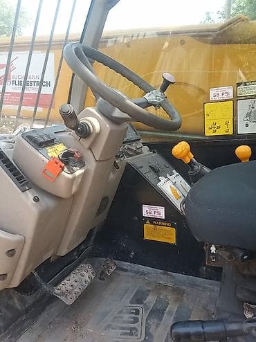 х5 м: Погрузчик, JCB, 2003 г., Колесный, Фронтальный — 8