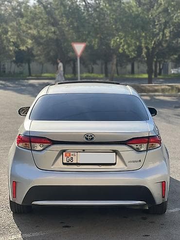 обмен на 4раннер: Toyota Corolla: 2020 г., 1.8 л, Вариатор, Гибрид, Седан — 5