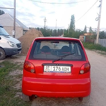 детские кресло в машину: Компактный городской хэтчбек, 5 дверей, красный цвет. Практичный и — 7