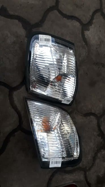поворотники на виндом: ОРИГИНАЛ . Фары и поворотник на Ниссан либерти . из Японии — 8