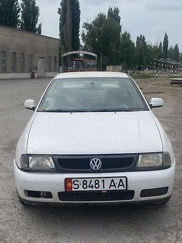 Volkswagen Polo: 2001 г., Механика, Бензин, Седан