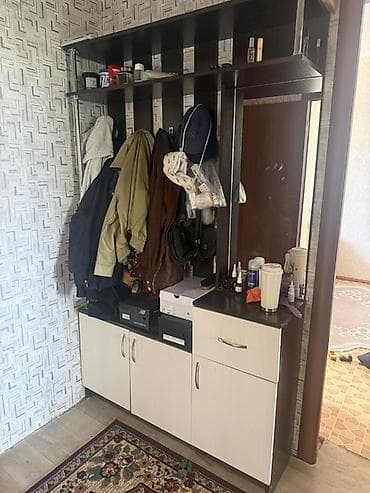 Прихожая-гарнитур с зеркалом и системой хранения. Состав и