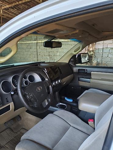 2011: Toyota Sequoia: 2011 г., 5.7 л, Автомат, Бензин, Внедорожник — 10