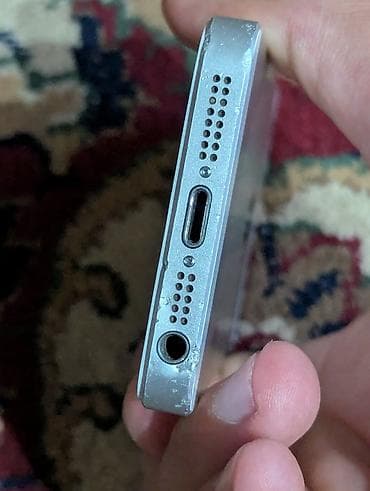 айфон есие: IPhone SE, Б/у, 32 ГБ, Белый, Чехол, 10 % — 5