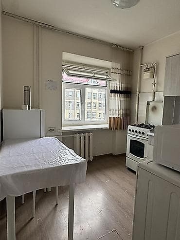 40: Район Бишкек парк Сдается 1 ком квартира Этаж: 4/5 Серия: 104 С — 2