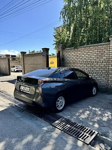 porshe design: Toyota Prius: 2018 г., Гибрид, Лифтбек — 3