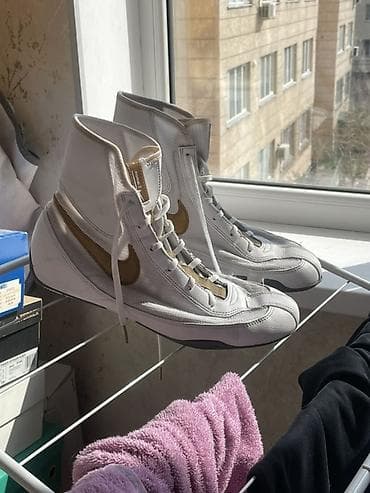 купить черную маску: Мужские кроссовки, 42.5, 43, Nike, Б/у, цвет - Белый, Самовывоз, Платная доставка — 10