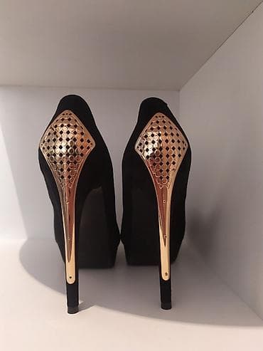 Домашние тапочки: Продаются женские, замшевые туфли, новые, 38 р — 2