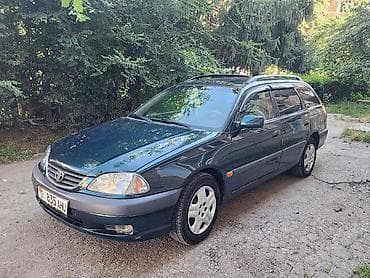 авто в такси: Toyota Avensis: 2001 г., 2 л, Механика, Бензин, Седан — 3