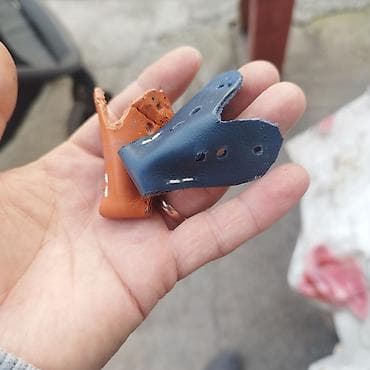 Услуги ветеринара: Нашпорники наклювник. цена на 2 петуха комплект 1500. наклювник — 7