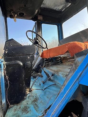 150 хтз: Продаётся надёжный трактор с полным комплектом оборудования: прицеп — 6