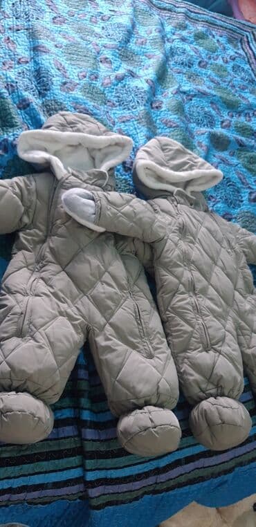 пальто детское демисезонное: Почти новая каждая по 1300сом .от 3 до 9 мес — 2