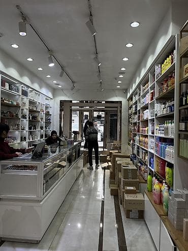 сдается место в салоне: Продается нежилое помещение на первой линии по адресу: Киевская улица — 7