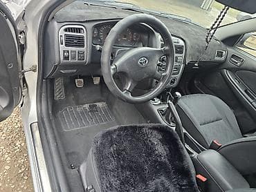 Унаа: Toyota Avensis: 2001 г., 1.8 л, Кол менен иштөөчү, Бензин, Лифтбек — 4