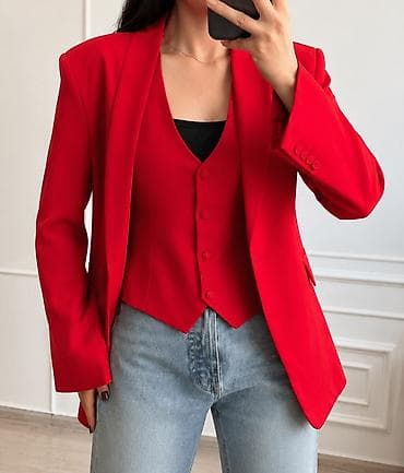 Женский костюм-двойка в ярко‑красном цвете: жакет + жилет. - Жакет