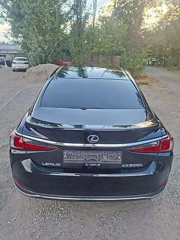 Lexus ES: 2019 г., Гибрид, Седан — 2