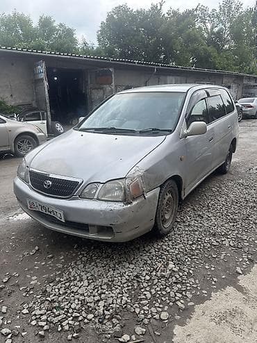 Toyota Gaia: 2003 г., 2 л, Автомат, Бензин, Минивэн