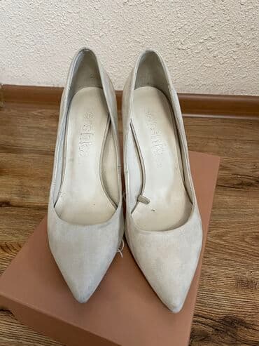 Прокат одежды: Туфли Bershka замша. В отличном состоянии, каблук не высокий (около — 2