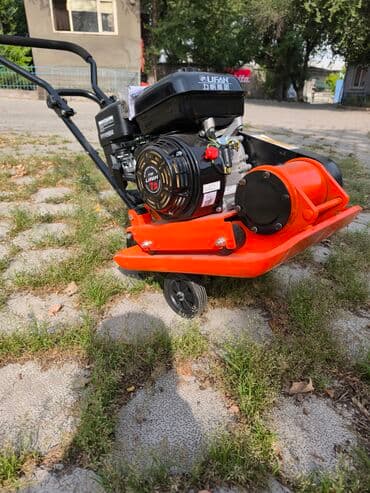 полировычный машынка: Размер плиты -540×420мм. 5500об/мин 10м/мин. вес 80кг. Виброплита — 4