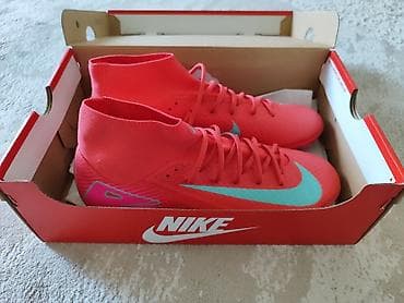 сороконожки ош: Футбольные бутсы/сороконожки Nike с высоким носком-манжетой. - Тип — 1