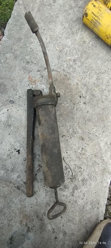 ключи на авто: Ручные шприцы для смазки, набор из нескольких штук. ты одну штуку 250 — 3