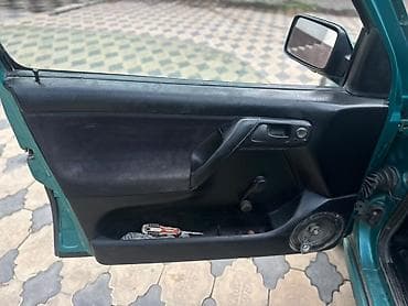 машина гольв: Volkswagen Golf: 1992 г., 1.8 л, Механика, Бензин, Хэтчбэк — 9