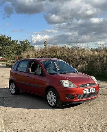 Автозапчасти: Полка багажника для Ford Fiesta (5‑дверный хэтчбек, поколение — 1