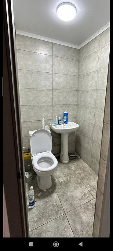 Коммерциялык мүлк: Дүкөндөрдү сатуу Турак үйдө, 89 м², Жаңы ремонт, Эшиги өзүнчө, 1 кабат — 6