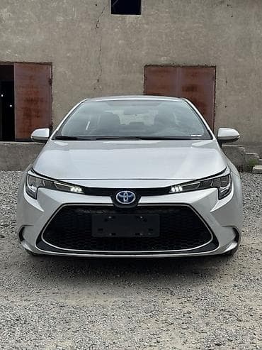Toyota Corolla: 2022 г., 1.8 л, Вариатор, Гибрид, Седан