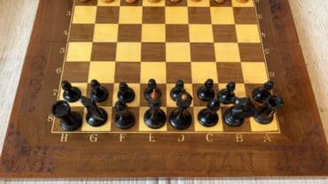 курсы шахмат бишкек: Шахматы СССР. Полный комплект! Все одинаковые. Доска дерево. Фигуры — 8