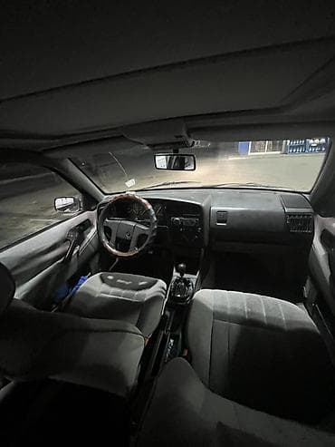 капот лупарик: Volkswagen Passat Variant: 1993 г., 1.8 л, Механика, Бензин, Универсал — 7
