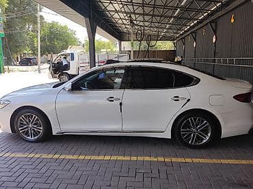geely e5: Седан бизнес-класса, белый цвет, 4 двери. Просторный салон с мягкой — 5