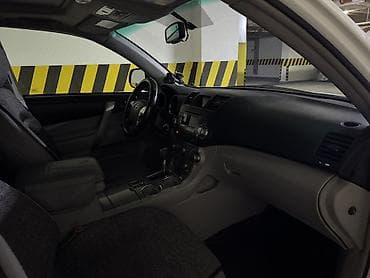 ру: Toyota Highlander: 2011 г., 3.5 л, Автомат, Газ, Кроссовер — 6