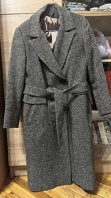 Продаю пальто женское большой размер до 54 подойдет сводного кроя