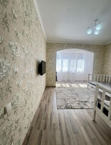 продаю квартиру без ремонта бишкеке: 2 комнаты, 68 м², 106 серия улучшенная, 3 этаж, Евроремонт — 2